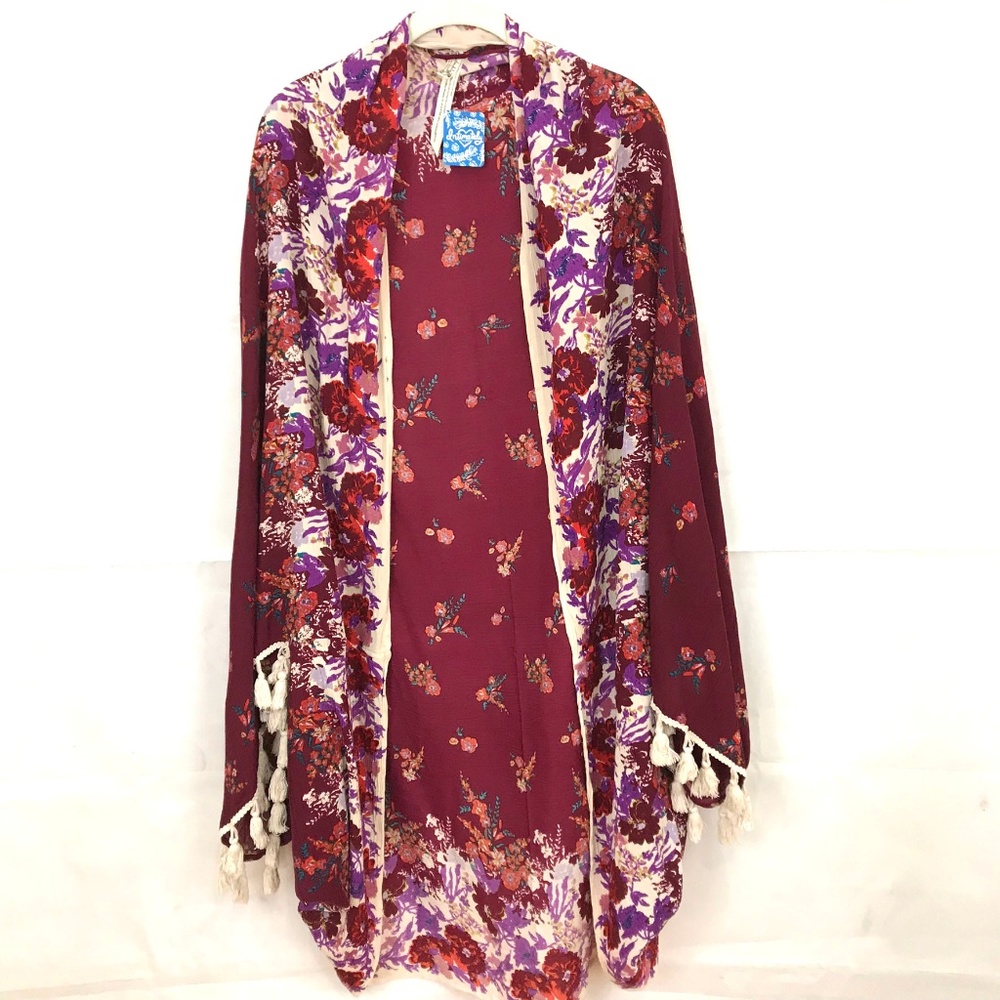 NEW FREE PEOPLE Floral Wrapped In Blooms Kimono - Picture 2 of 7